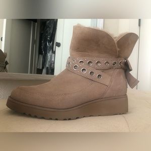 UGG Alicia Fawn grommet bow sheepskin wedge 1020061 size 7.5-8